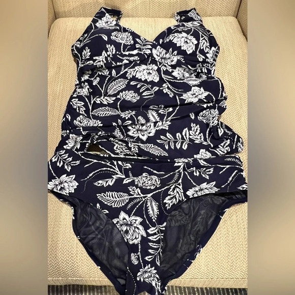 Sea Level Swim 2 piece blue and white floral bathing suit, size 6 - Picture 3 of 13